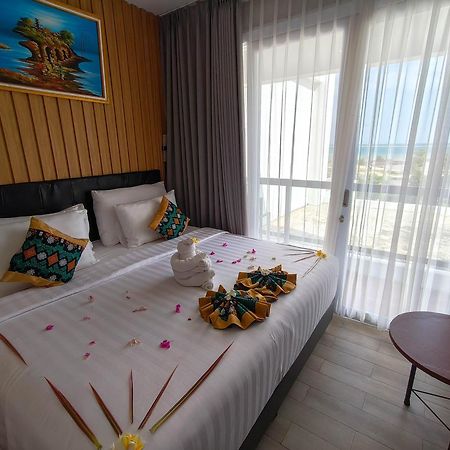 Raja Hotel Kuta Mandalika Resort & Convention Exterior foto