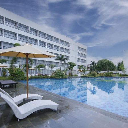 Raja Hotel Kuta Mandalika Resort & Convention Exterior foto
