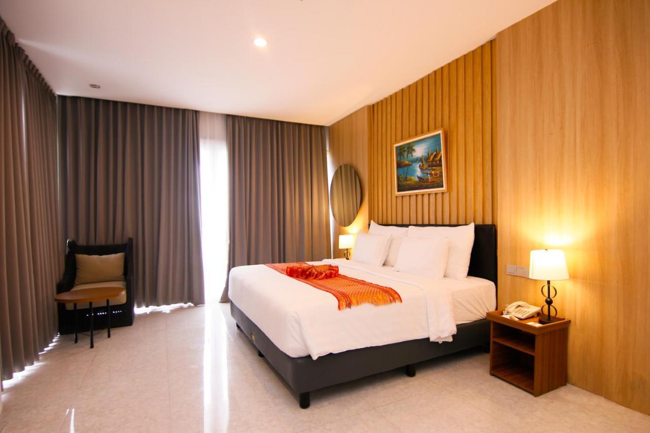 Raja Hotel Kuta Mandalika Resort & Convention Exterior foto