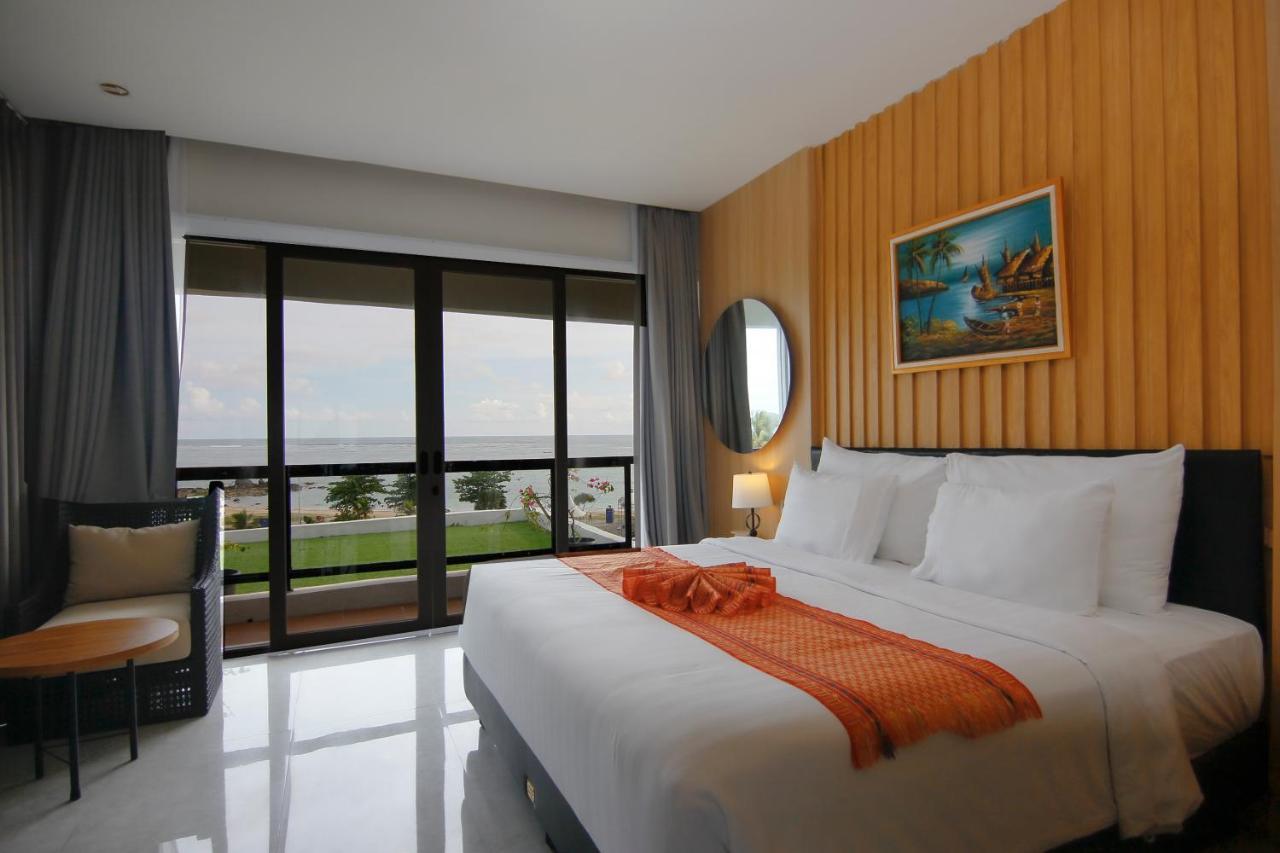 Raja Hotel Kuta Mandalika Resort & Convention Exterior foto
