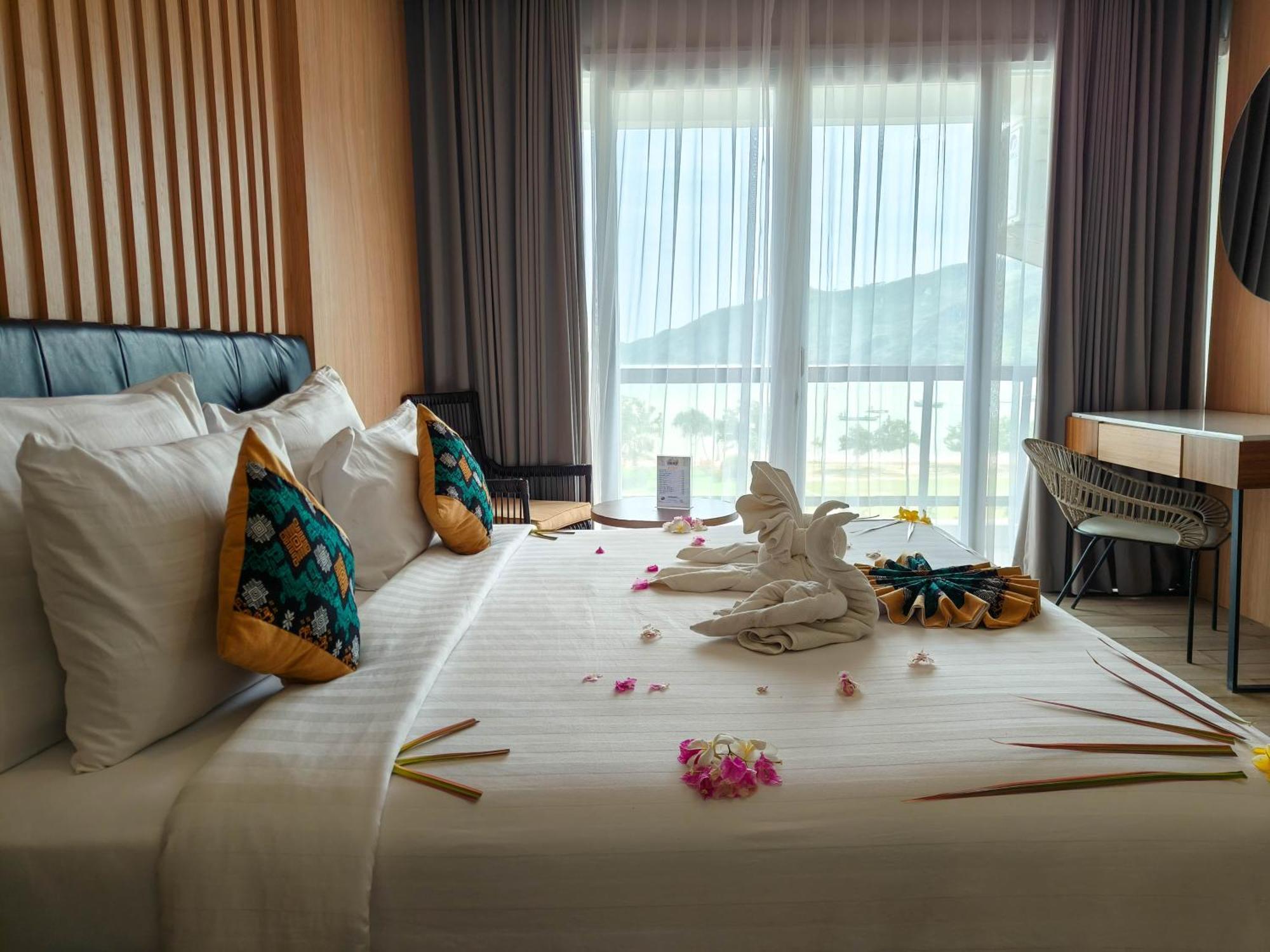 Raja Hotel Kuta Mandalika Resort & Convention Exterior foto