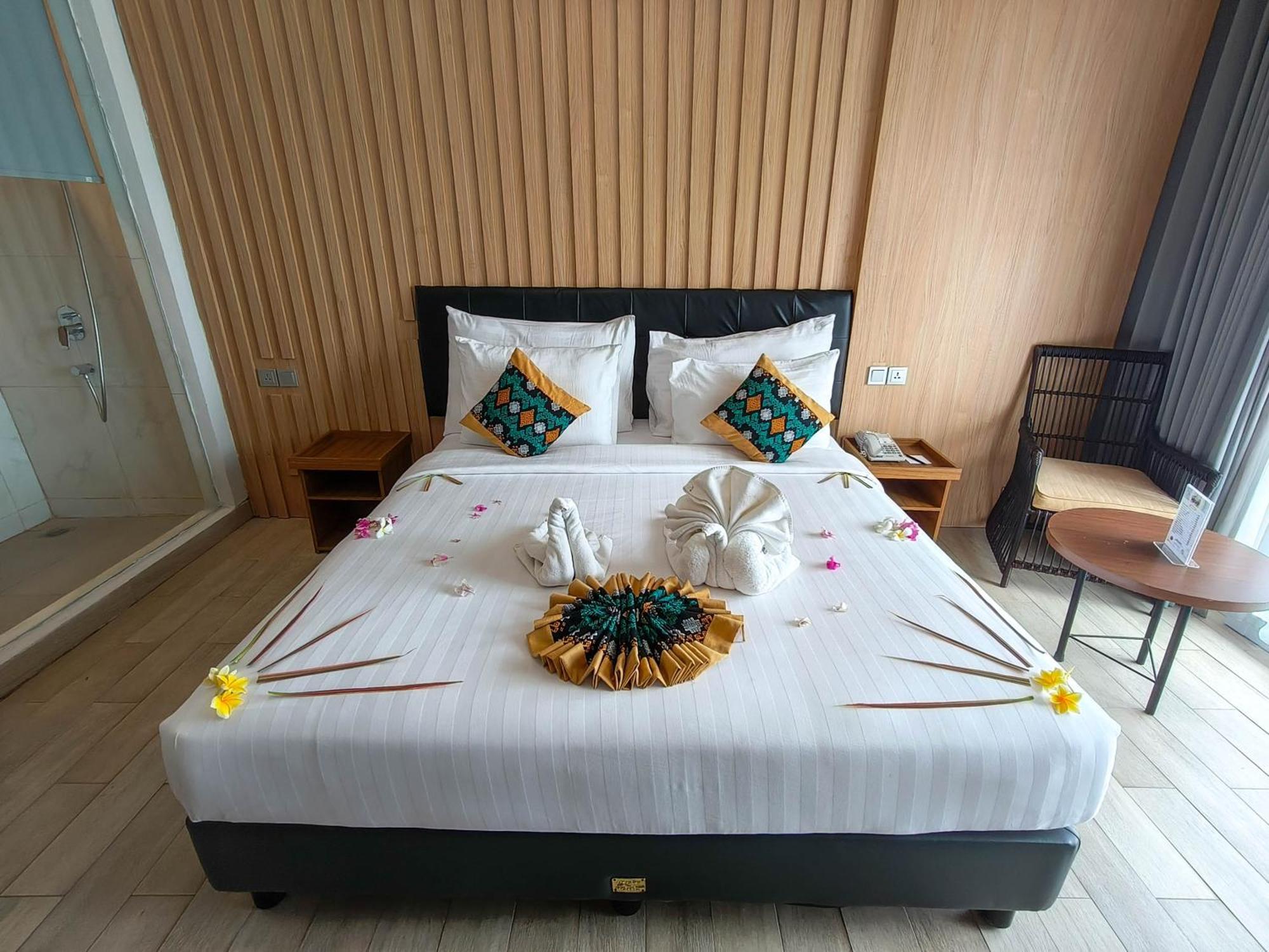 Raja Hotel Kuta Mandalika Resort & Convention Exterior foto